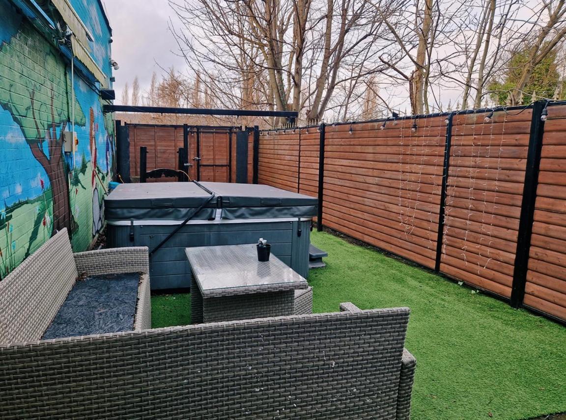 Handsworth The Ivy Garden Suite (Adults Only) מראה חיצוני תמונה